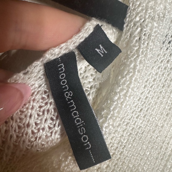 Moon & Madison White Sweater Open Back - Picture 2 of 7